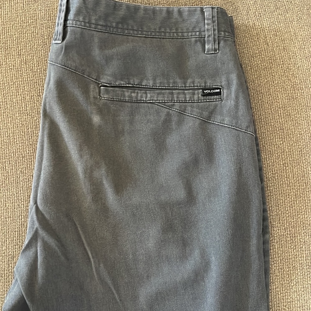 VOLCOM shorts - Picture 2 of 2
